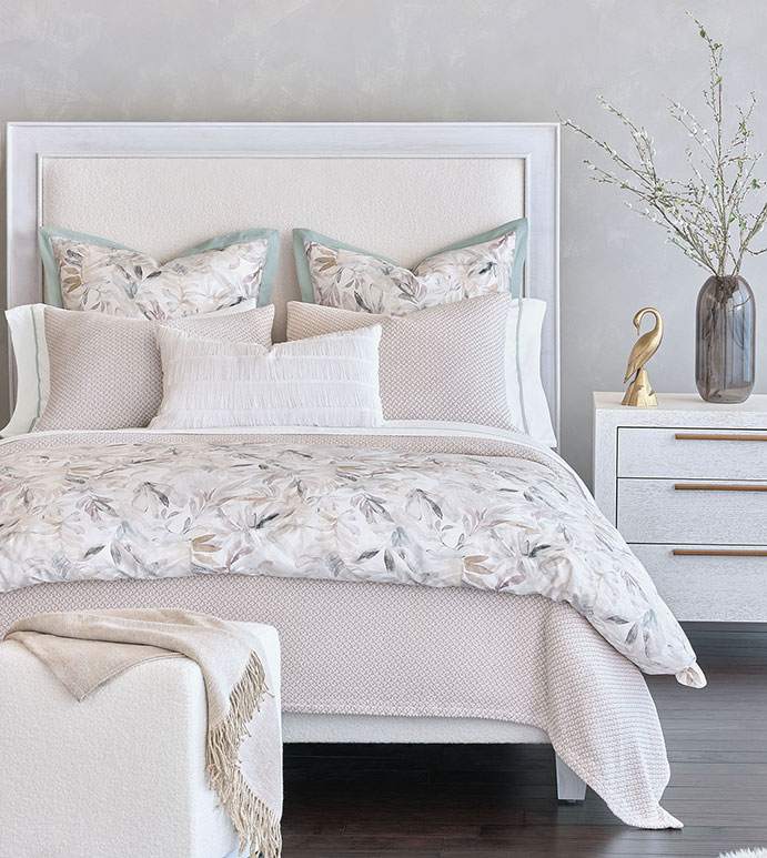 Guest bedrooms are delightful to decorate. It doesn’t matter where you live, there will always be friends and family visiting and you will want to make them feel welcome.